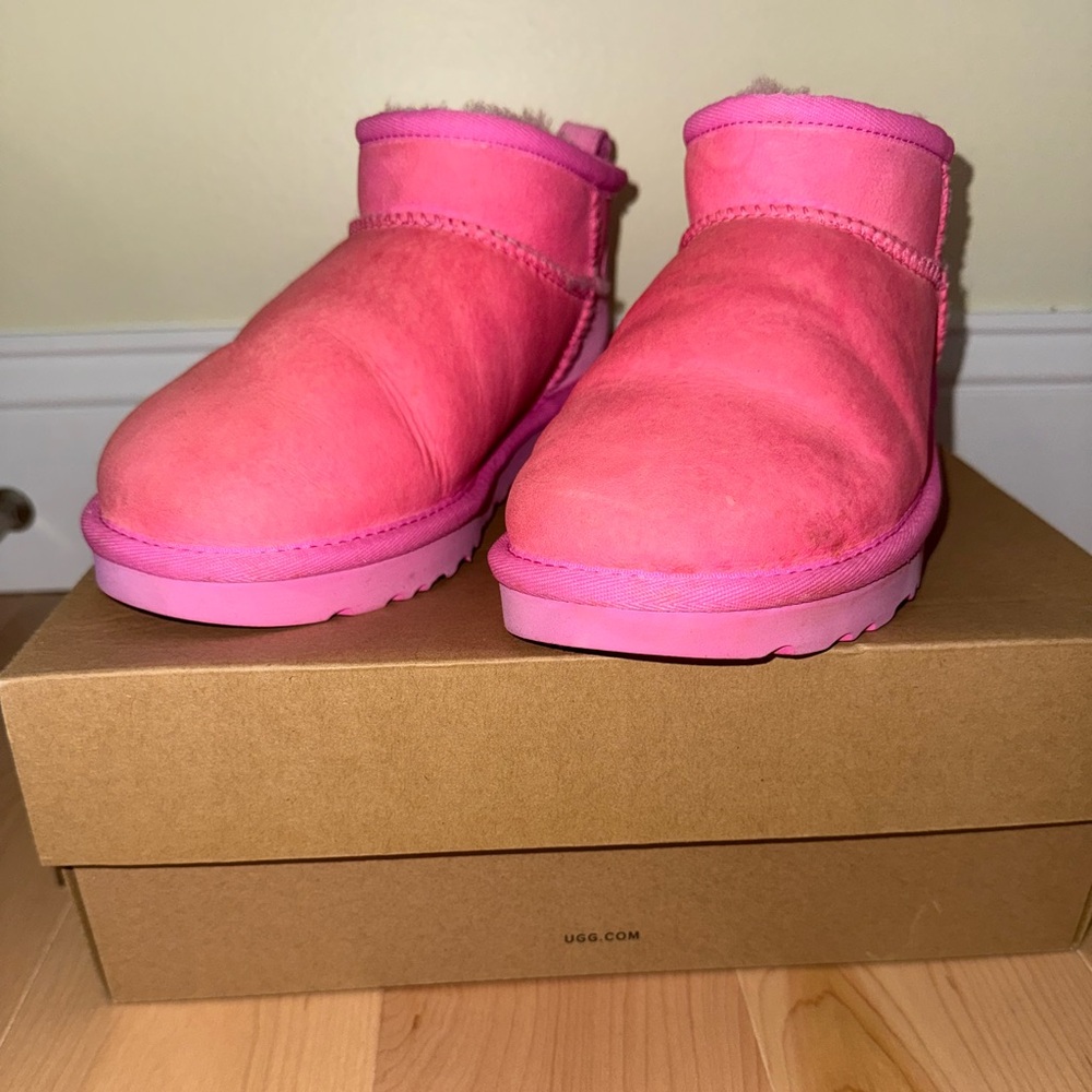 UGG Classic Ultra Mini Boots – Size 7 (Hot Pink)